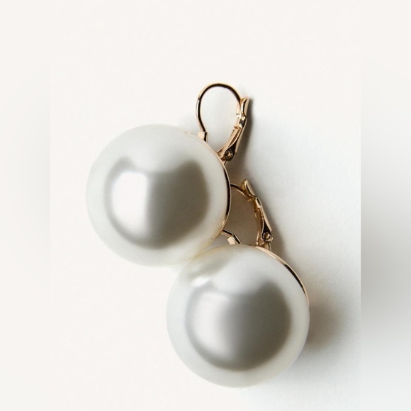 Zara large pearl earrings NWT ✨✨✨🔥 Elegant and classy - Picture 5 of 8